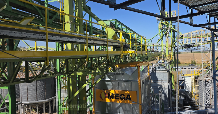 Equipo técnico en planta industrial
